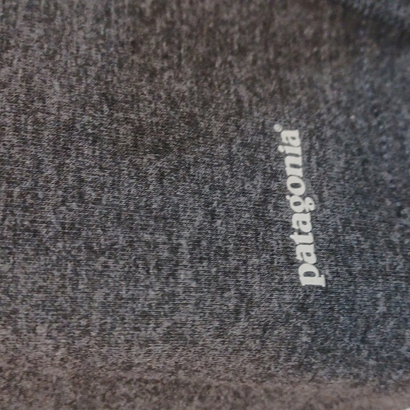 Patagonia thumb hole top - Picture 9 of 16